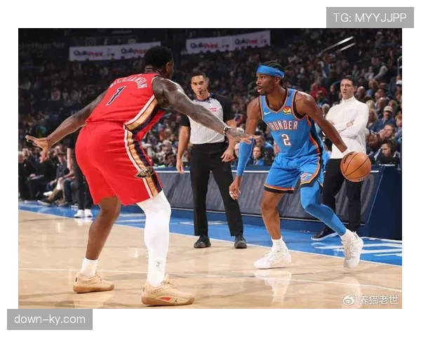 特写：亚历山大加速过掉防守人，在协防到来前完成高难度肋部抛投